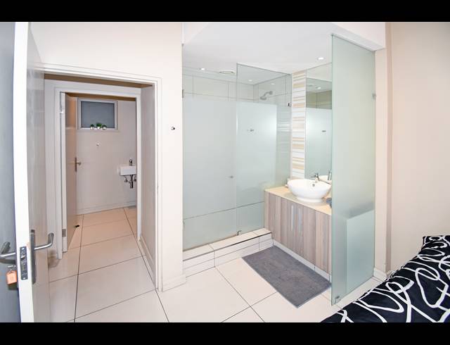 2 BEDROOM APARTMENT FOR SALE IN ROSEBANK